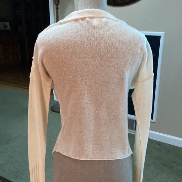 Sweater - Picture 4 of 5